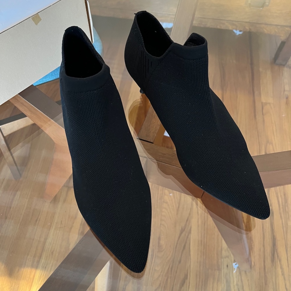 Vivaia Kitten Heel Booties